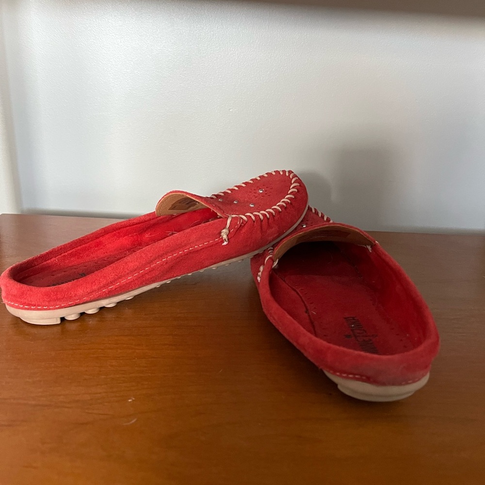 Minnetonka Red Moccasin Slides - Picture 3 of 4